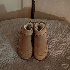 NWT Dearfoams Leather Chestnut Ankle Booties With White Sherpa Lining